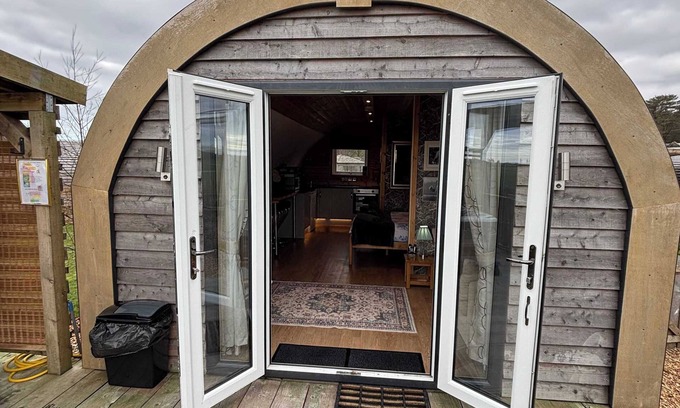 Newton Stewart Cabin | The Galloway Steading-The Herons Nest cabin with Hot Tub couples/families