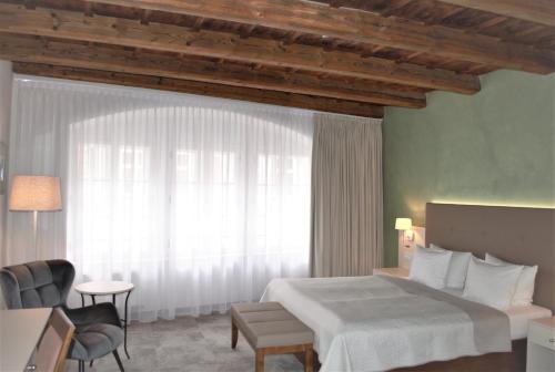 Hradcany Hotel | The Golden Wheel Hotel