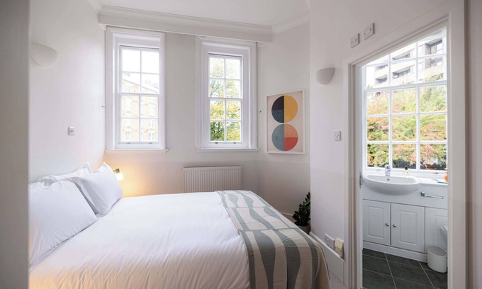 Vincent Square Apartment | The Haven – Bright & Elegant 2BR in Victoria