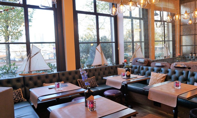 Nieuwmarkt en Lastage Hotel | The Hendrick's Hotel