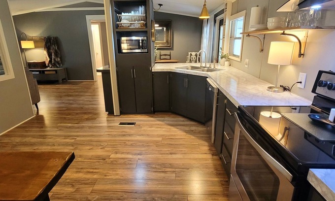 Athens House | The Hillway House of Athens-Pet Friendly, 3mins from I65!