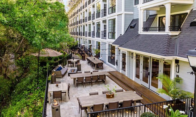 Saratoga Hotel | The Inn at Saratoga, Tapestry Collection by Hilton