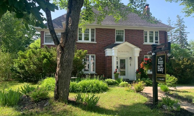Gravenhurst Bed & Breakfast | The Inn on Bay
