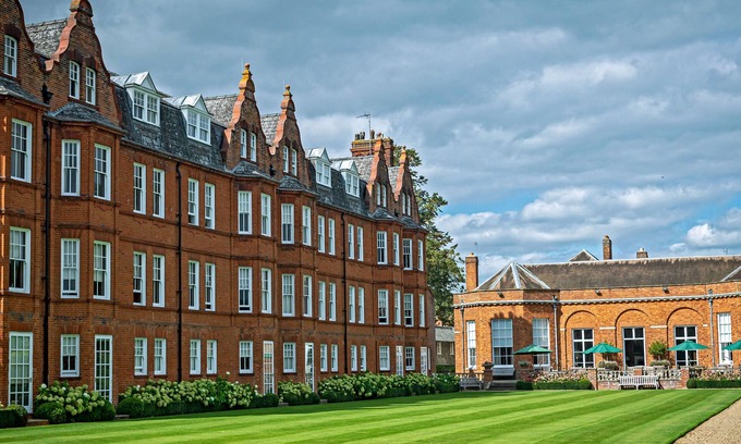 Newmarket Hotel | The Jockey Club Rooms