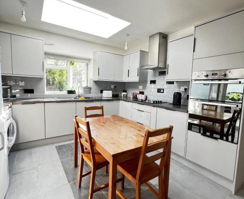 Enfield Highway House | The Link