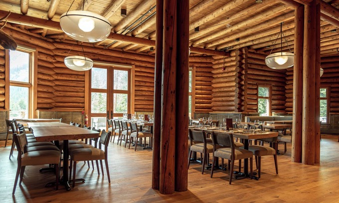 Bow Lake Resort | The Lodge at Bow Lake