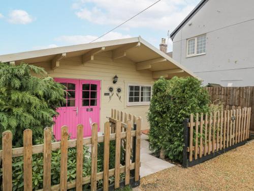 Bushton House | The Log Cabin