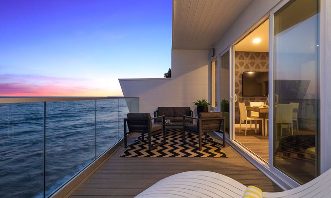 Los Angeles County Condo | The Malibu 5 - No. 5 - Beachfront 1 Bd w pvt balcony, parking, beach access