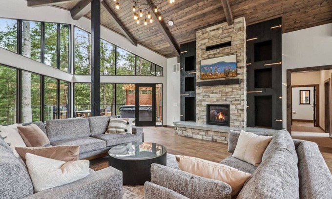 Lake Delton Cabin | The Maple at Treetop Villas