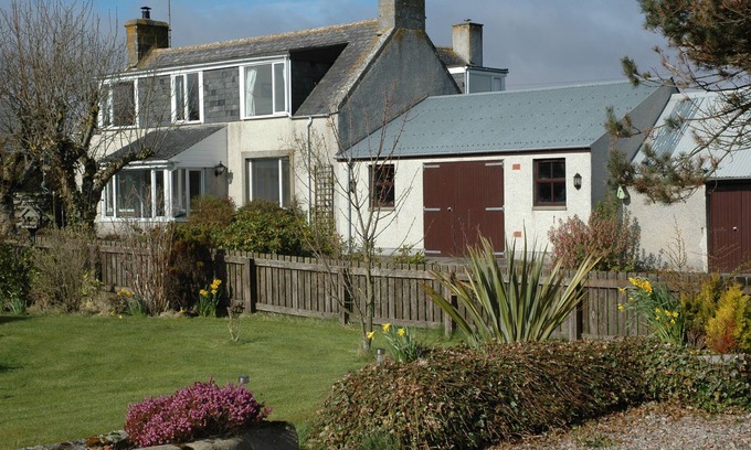 Brora Cottage | The Old Croft, 50 yards from Brora Golf Course and 2 minutes from the Beach