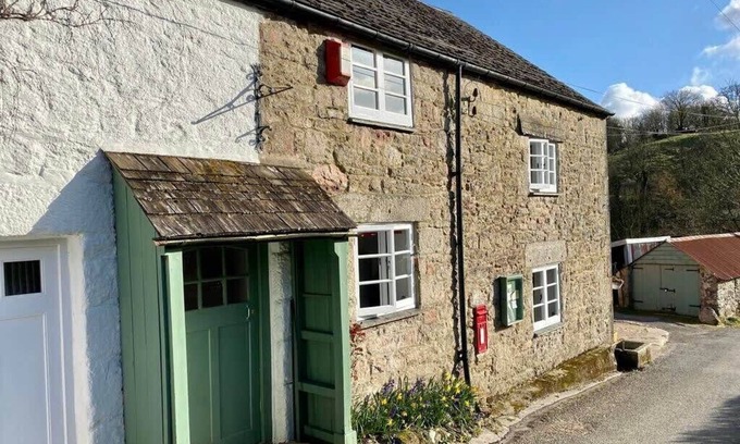 Newton Abbot House | The Old Post Office. A cosy rural gem - Dartmoor