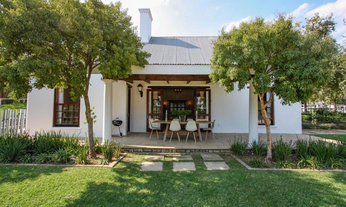 Greater Johannesburg Metropolitan Area House | The Paddocks - Two Bedroom Cottage, Kyalami, Midrand