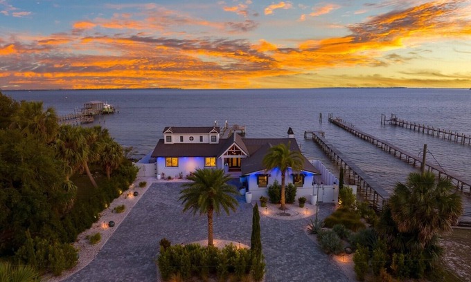 Gwaltney Estate Villa | The Pearl - Canopy Vacations
