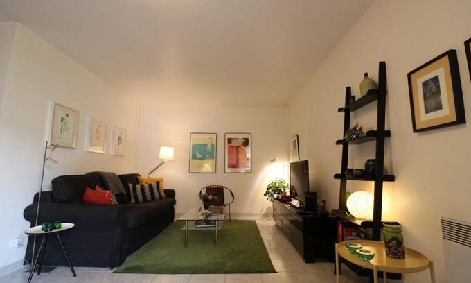 Quartier du Port Apartment | The perfect holiday apartment with balcony and AC, near the Port!