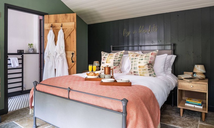 Saint Columb Major Cottage | The Pigsty and Spa Garden at Tregoose Old Mill
