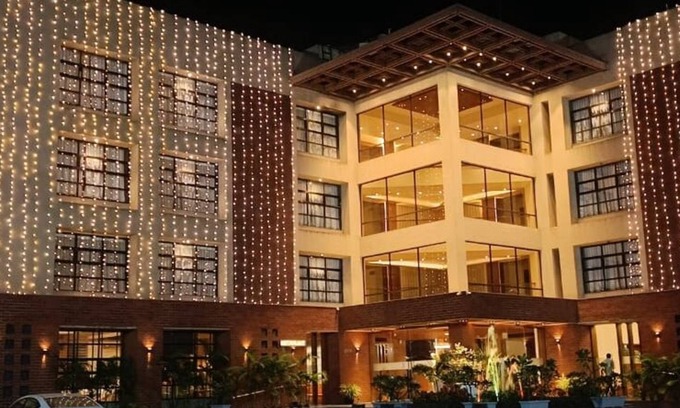 Sinor Hotel | The Pramukh Hotel