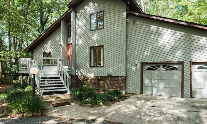 Chapel Hill House | The Ram's Retreat-Minutes to UNC!