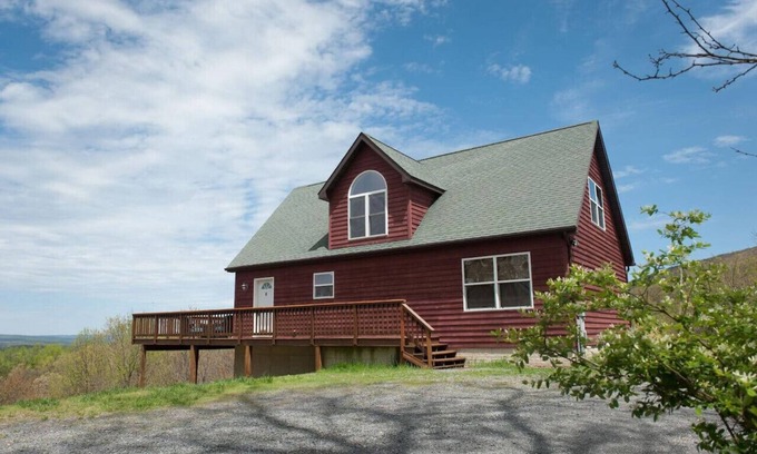 Berkeley Springs House | The Retreat at Upland Trail -A Spectacular Private View!