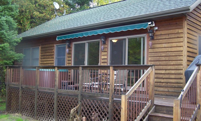 Indian River Cabin | The River's Edge Hot Tub Wi-Fi Riverfront Pet Nature Relax Ski Stargaze Relax!