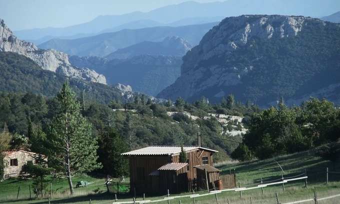 Cubieres-sur-Cinoble Cabin | The Roulotte - Equipped Zirkuswagen for 2 persons in dreamlike position