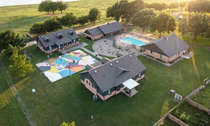 Grandview House | The Rove at L5 | wander and stay