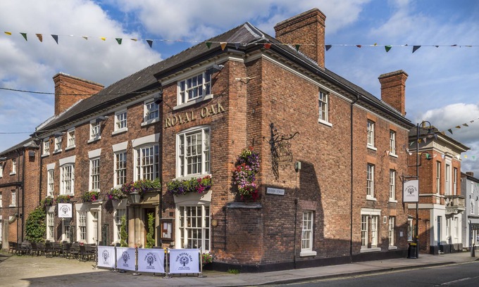 Kingswood Hotel | The Royal Oak Hotel, Welshpool, Mid Wales