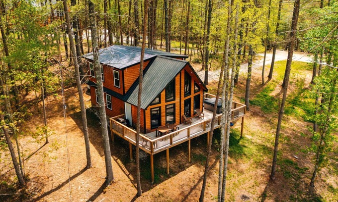 Campton Cabin | The Russet by The Hideaways
