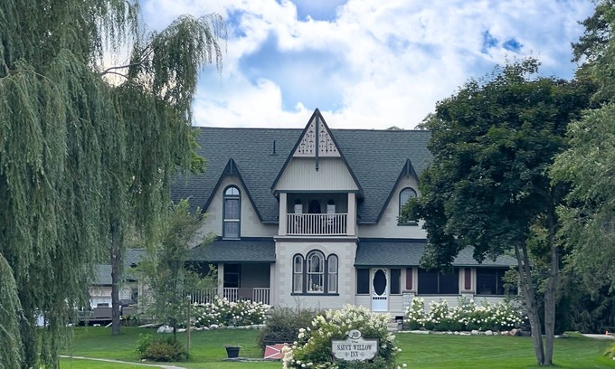 Coboconk Hotel | The Saucy Willow Inn and Cottages