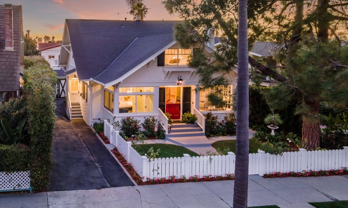 East Beach House | The Sea Captain's House & Loft - Coast Beach Luxury
