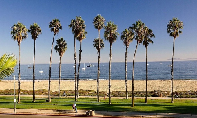 East Beach House | The Sea Captain's House - Coastal East Beach Luxury