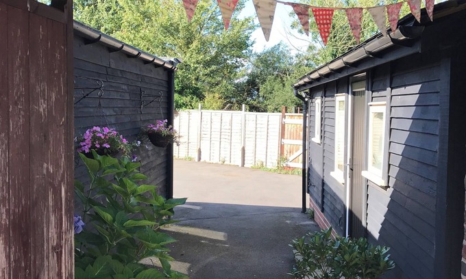 Stourbridge Cabin | The Stable at New Wood Farm. Private parking behind electric gates.
