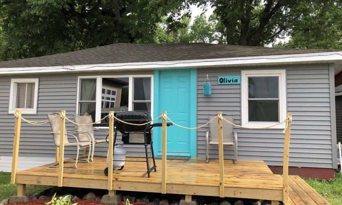 Arnolds Park Cottage | The Stella Cottage Sleeps 7 located 5 min walk from Arnolds Park.