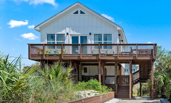 Villa Primera House | ๐๏ธ The Surf Shack | Gulf Views + 30 Steps to Beach | Budget + Pet-Friendly ๐พ