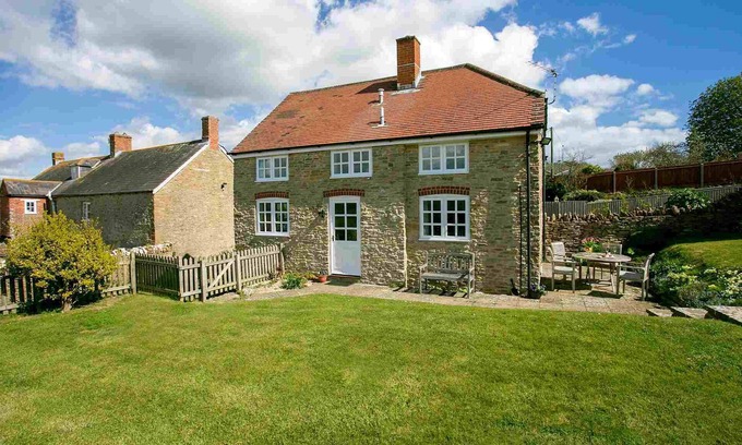 Littlebredy Cottage | The Swallows, 2 bedroom Dorset Cottage set on working farm near the Dorset Coast