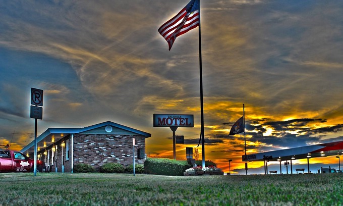 Alma Hotel | The Triangle Motel