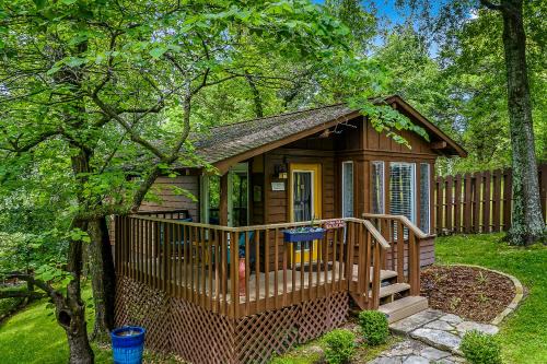 Eureka Springs Historic District Hotel | The Woods Cabins