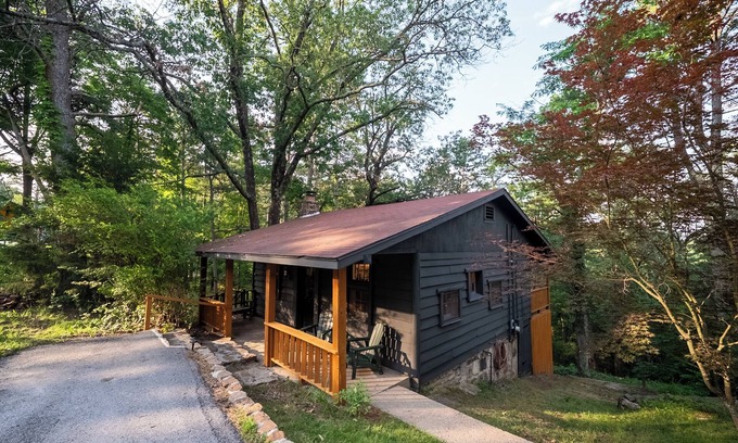 Eureka Springs Hotel | The Woodsman Lodge