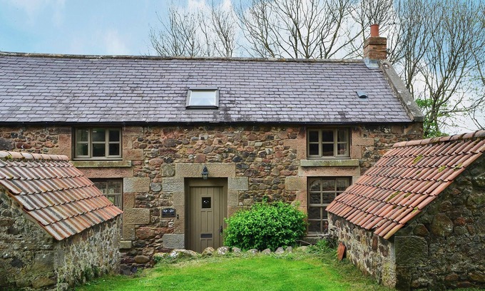 Akeld Cottage | Timberwick Green-MED