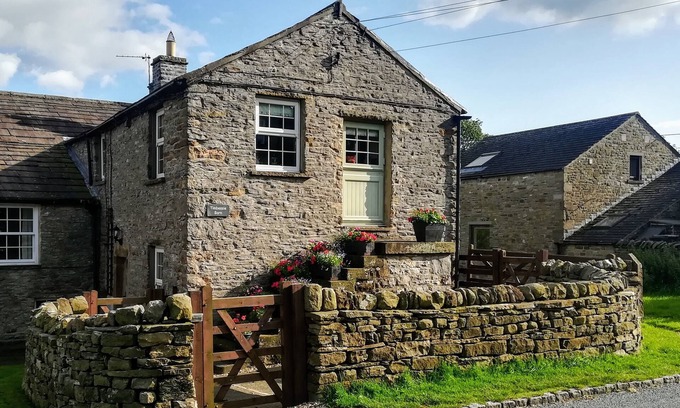 Carperby House | Timbessie Barn in the heart of traditional Wensleydale village, Yorkshire Dales.