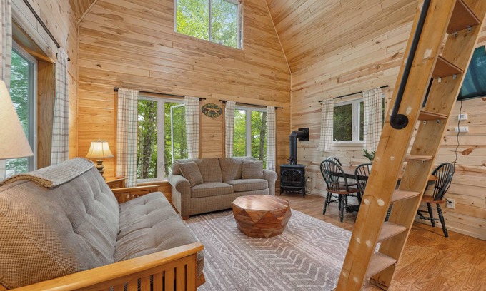 Bigfork Cabin | Tiny house with sleeping loft, full kitchen and 3/4 Bathroom with Sauna! - Pet Friendly!