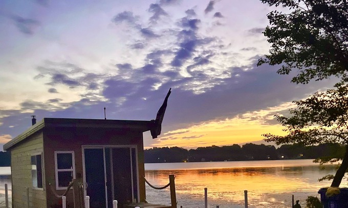 Shipshewana Boat Rental | Tiny Houseboat
