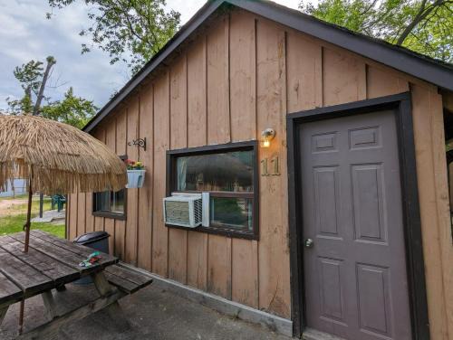 Wasaga Beach House | Tiny Wood Cottage 11