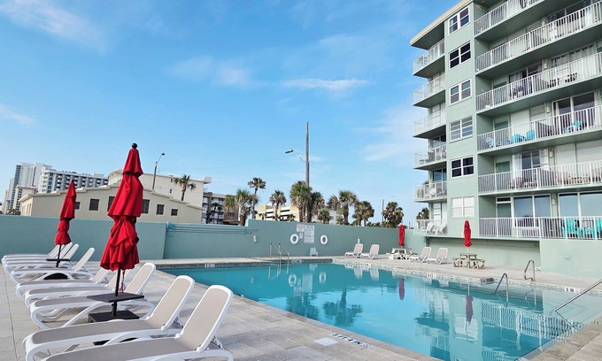 East Daytona Apartment | Top Floor Cozy Studio with Oceanview & Kitchenette