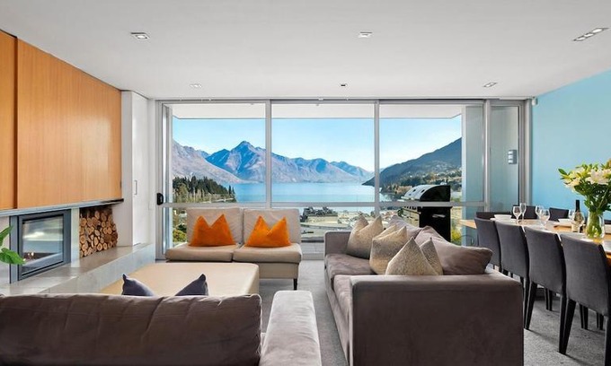 Queenstown City Centre House | Top of the Lake