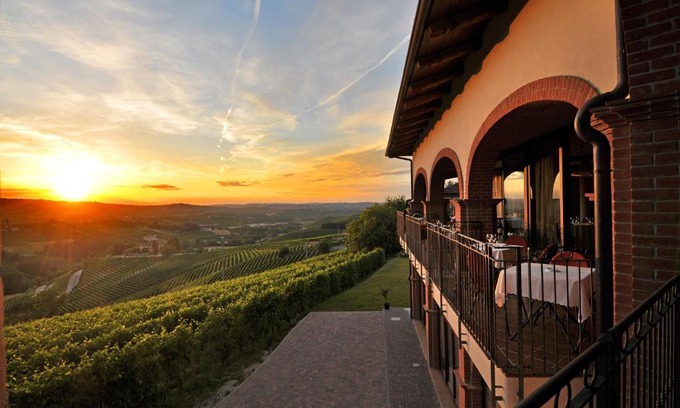 Serralunga d'Alba Hotel | Tota Virginia Antico Podere