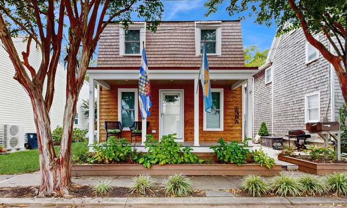 Historic District House | Town of Lewes townhome walking distance to shops & restaurants