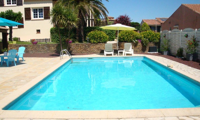 Saint-Genies-de-Fontedit Villa | Traditional villa with pool, spa, sauna