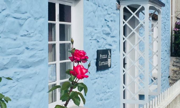 Pentewan Cottage | Traditional Cottage. 5 min walk to the beach, village setting.