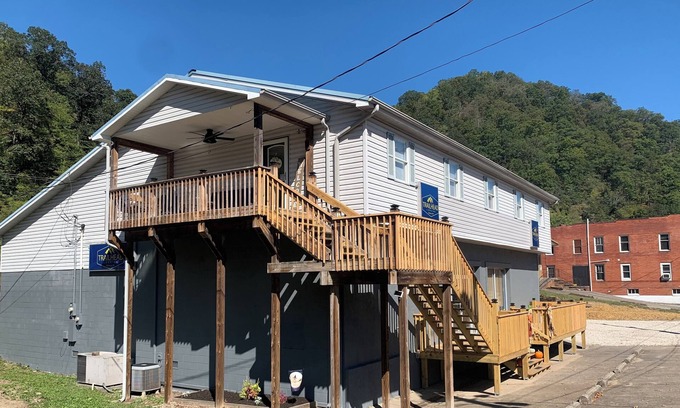 Matewan House | Trailhead Lodging