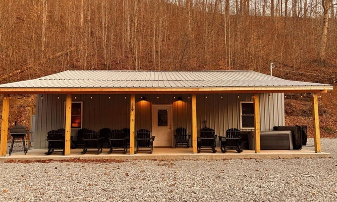 Newtown Cabin | Trailside Lodge: 10 Sec Ride to Trail, Sleeps 14!